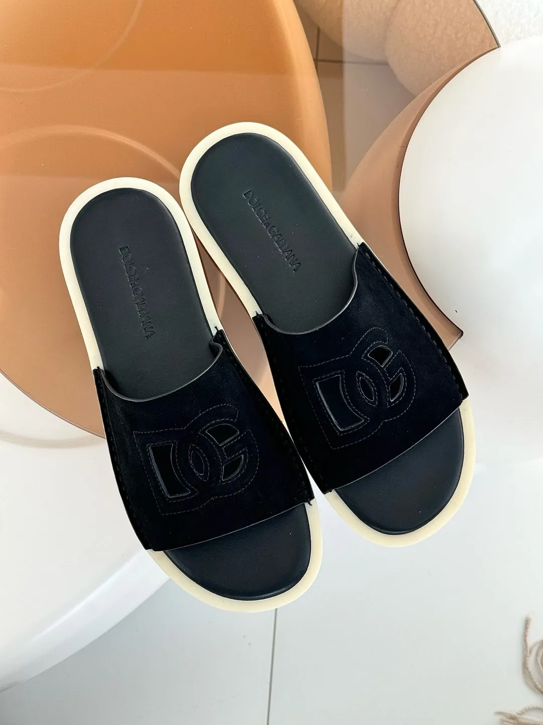 [DG*Dolce & Gabbana] P: 400💰 Size: 38-46 yards D&G/Dolce & Gabbana men’s DG hollow suede slippers FARFETCH original craftsmanship high-end quality